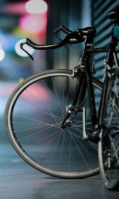 Städtisches Fahrrad bei Nacht