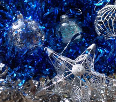 Silberne Weihnachtsornamente