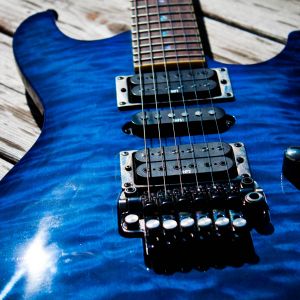 Blaue E-Gitarre