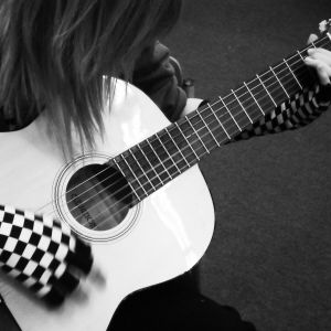 Mädchen mit Gitarre