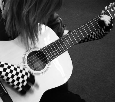Mädchen mit Gitarre