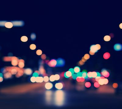 Verschwommene Stadtlichter