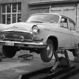 Klassisches Auto in der Werkstatt