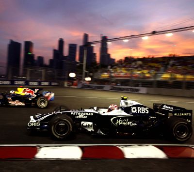 Formel 1 Rennen bei Sonnenuntergang