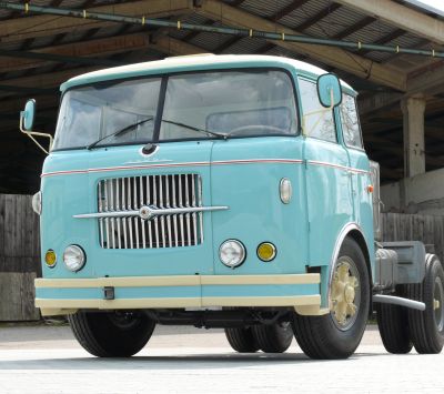 Vintage Blauer Lastwagen