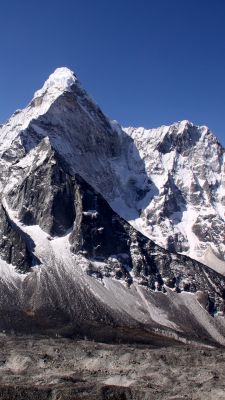 Majestätischer Schneebedeckter Berg