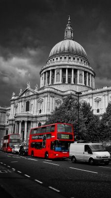 St. Paul's Kathedrale mit Roten Bussen
