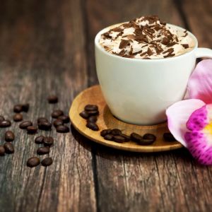 Leckerer Kaffee mit Schokolade